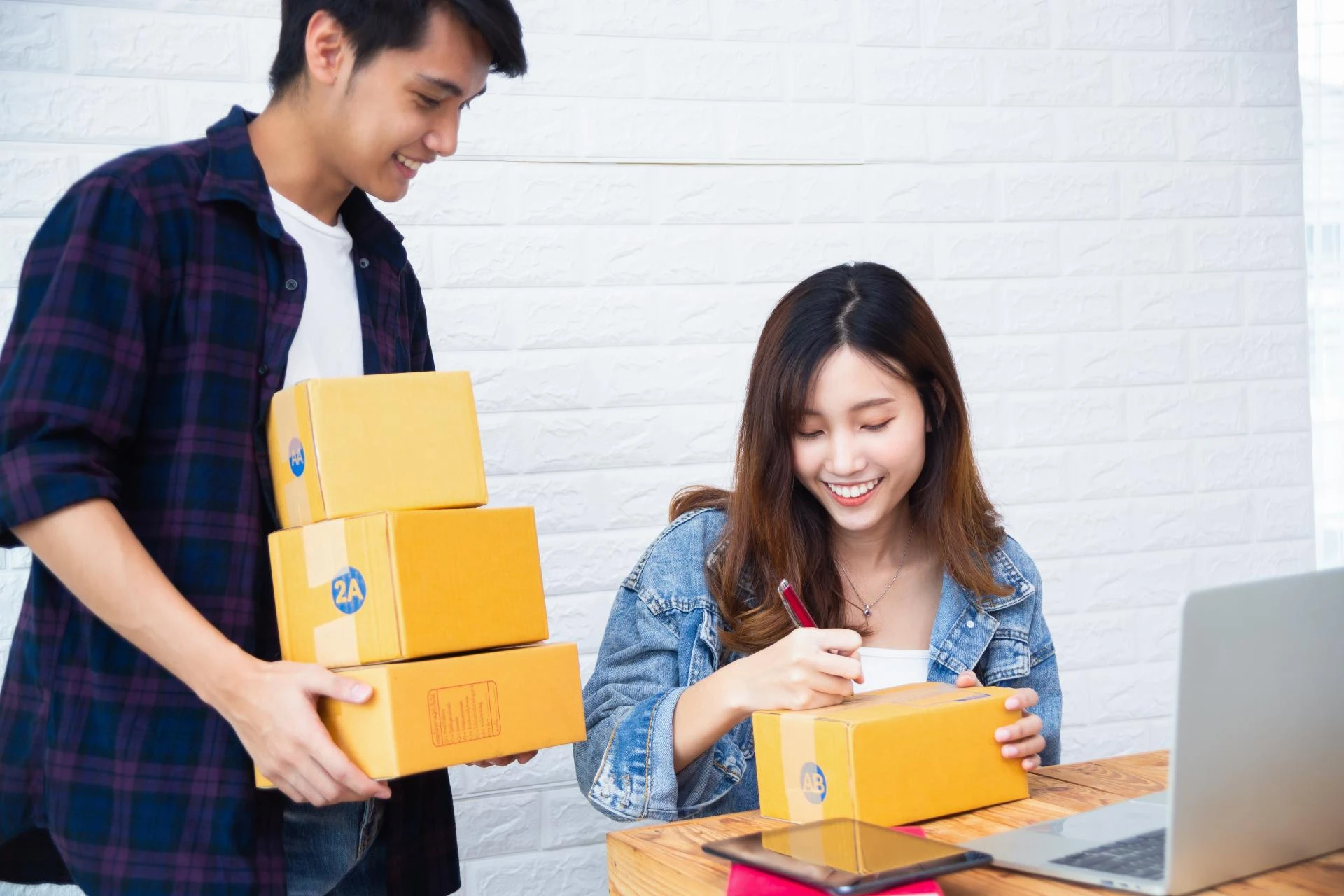 How 3PL Services Improve Order Fulfillment and Customer Satisfaction