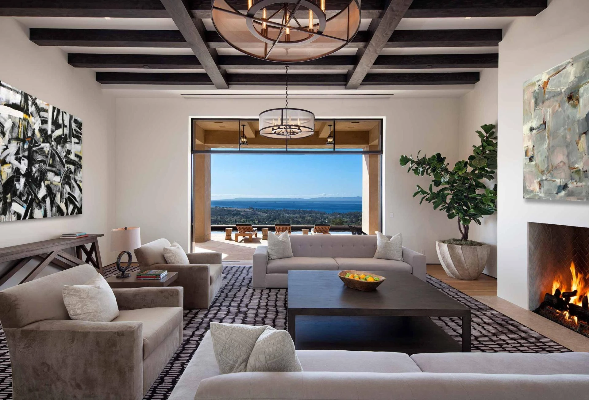 Top 10 Features of Spanish-Style Courtyards: From Fountain to Firepit