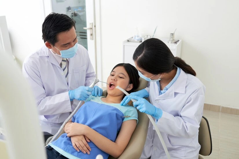 How a Family Dentist Can Simplify Dental Care for Your Household