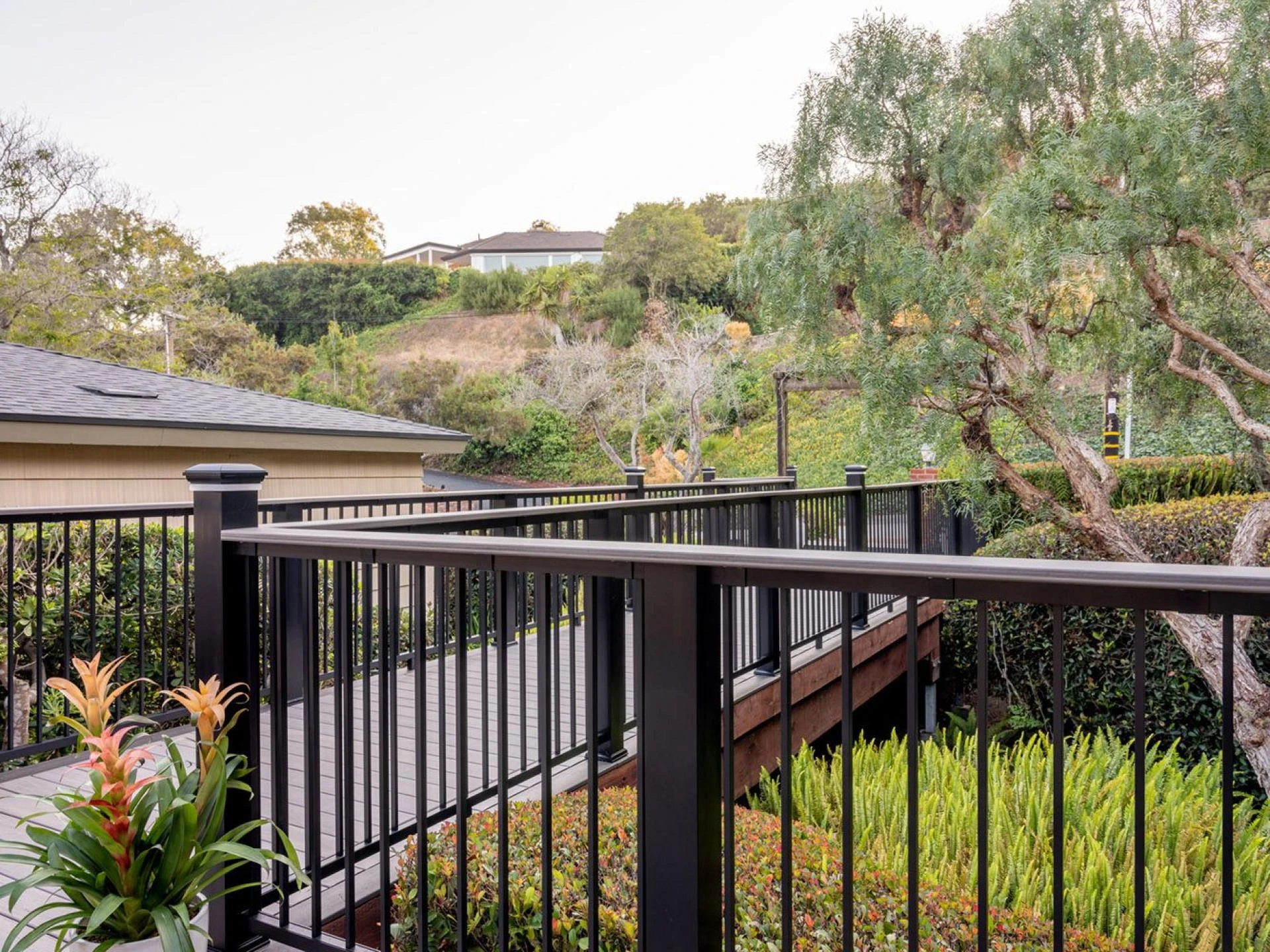 Aluminum Railings: A Blend of Strength and Aesthetics For Your Home