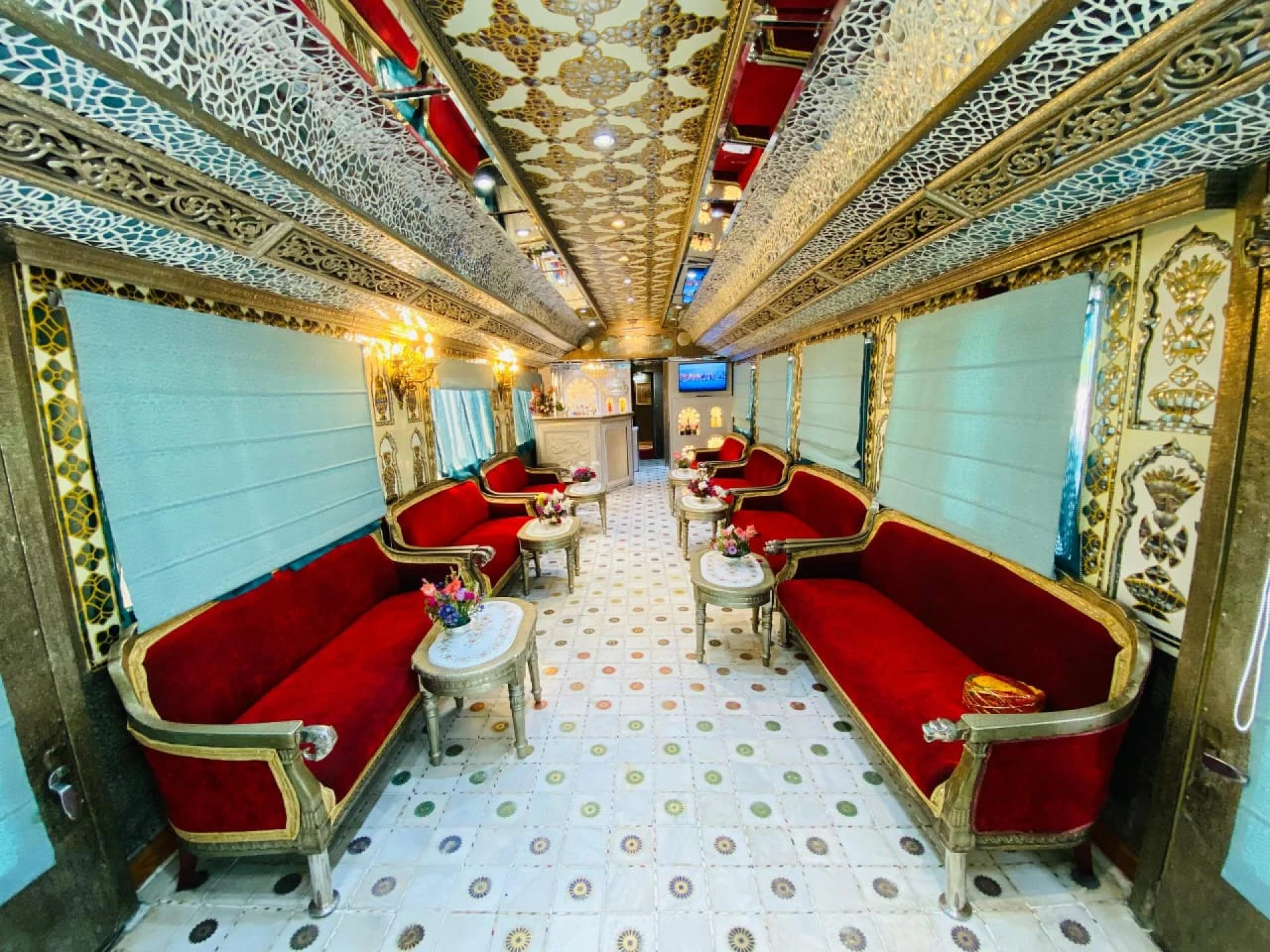 11 Must-Do Things While Traveling on the Palace on Wheels Train