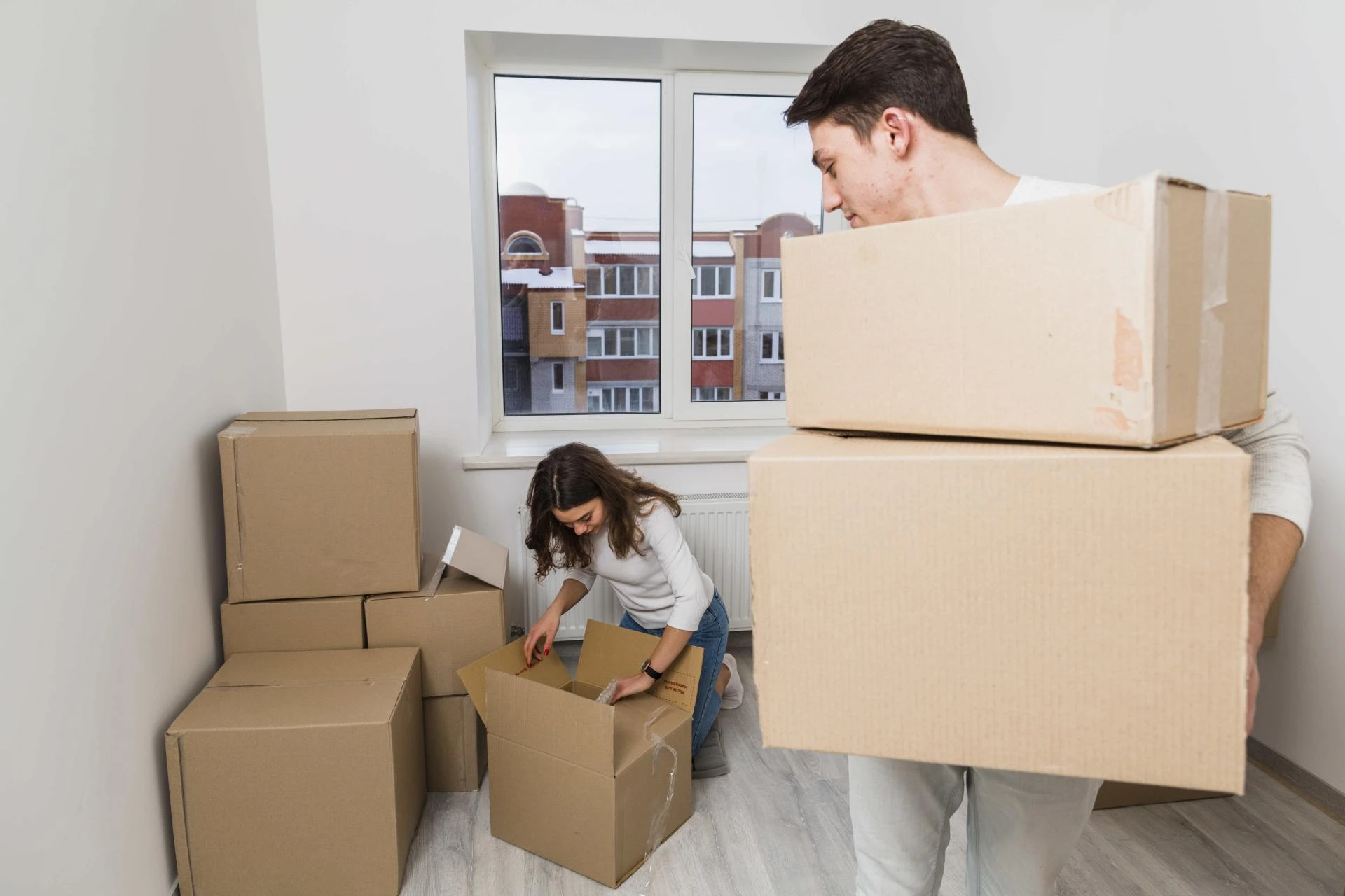 Stress-Free Moving: Tips for Using a Hamilton Man With a Van