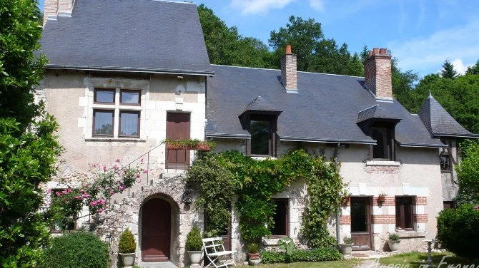 How to Host a Screen-Free Dinner Party (And Why Your Friends Will Thank You)