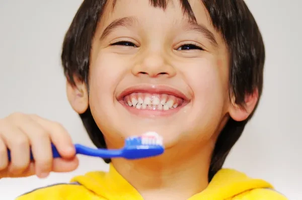 Kids’ Dental Health 101: Tips from a Trusted Brampton Dentist