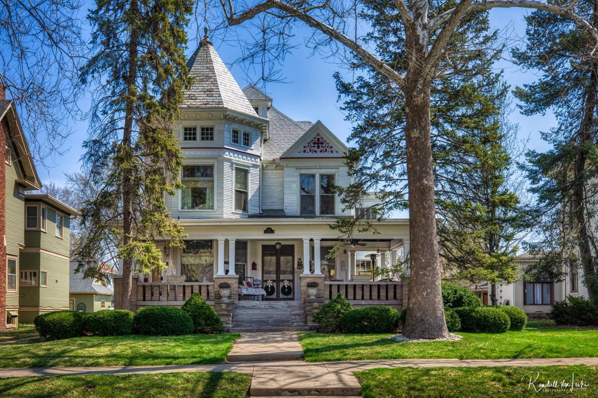 Choosing the Best Real Estate Agents in Illinois for Your Dream Home