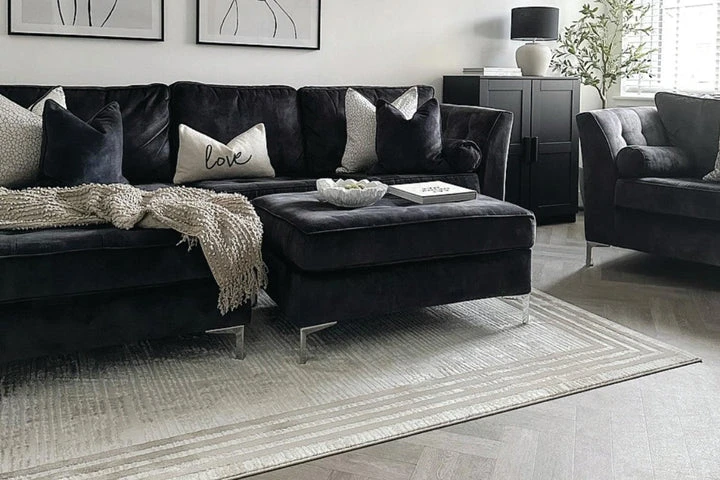Flatweave or Plush? Choosing Texture for Medium Size Rugs