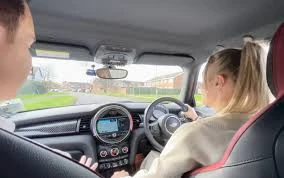 Master Driving Quickly: The Benefits of Intensive Automatic Driving Lessons