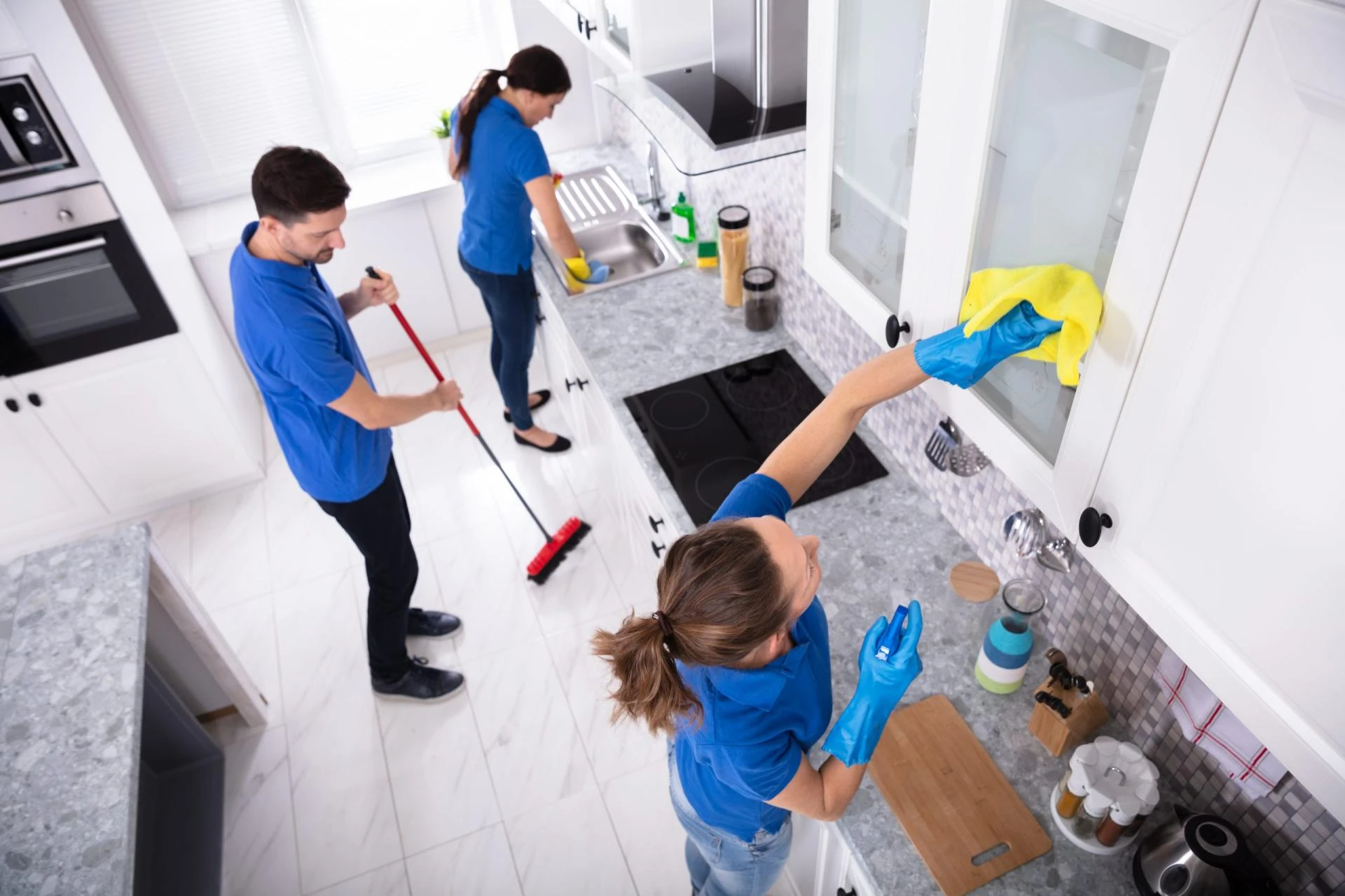 How to Ace Your Bond Return with Professional End of Lease Cleaning 