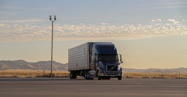 On-the-Go Solutions: The Rise of Semi Truck Mobile Mechanics