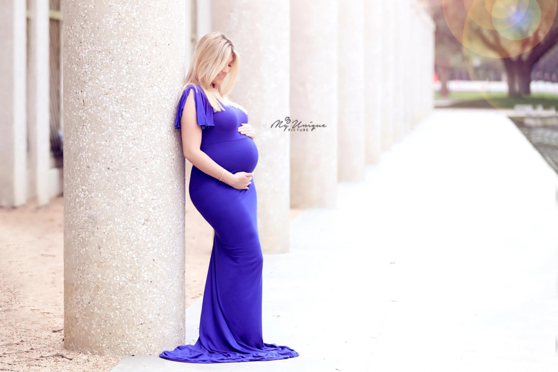What to Expect When Hiring A Maternity Photographer
