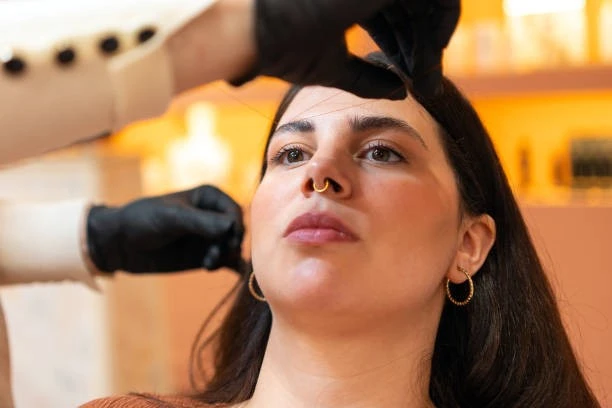 Top 5 Reasons to Choose an Eyebrow Threading Salon Near Me in Rochester Over Waxing