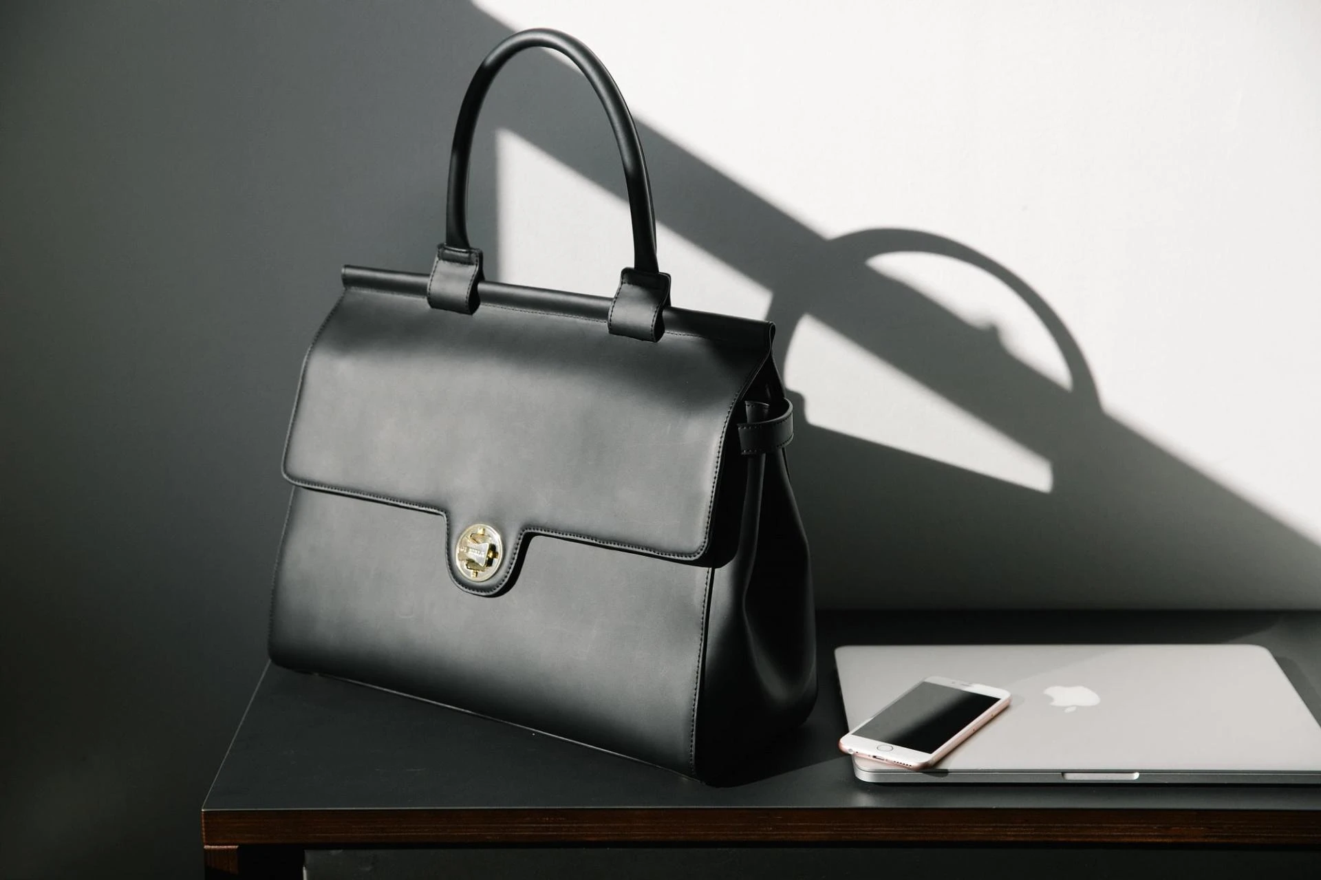 4 Design Essentials to Look for in Your Next Work Purse