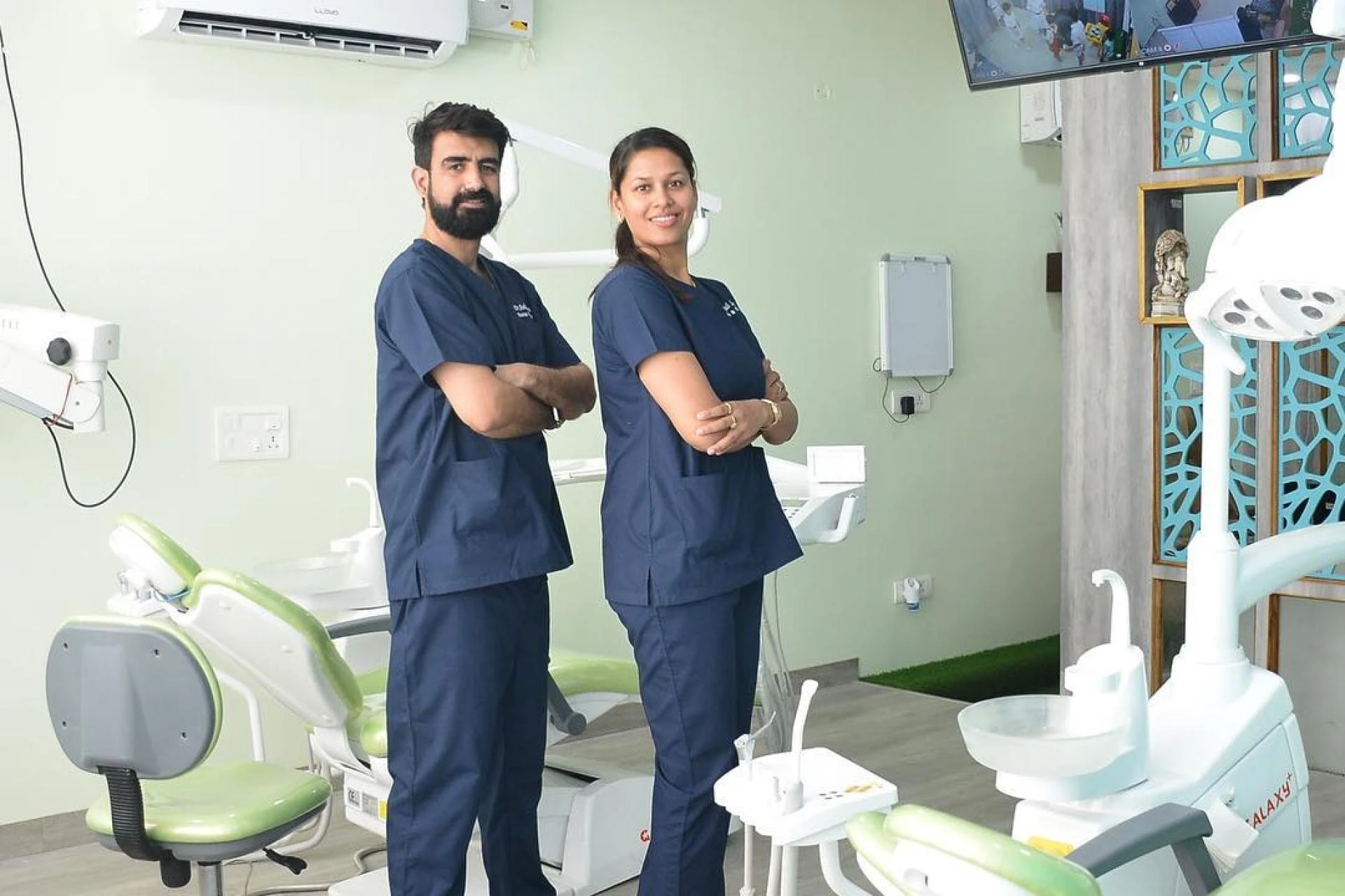 Roots & Crown MicroDENTISTry – Precision Care with a Personal Touch