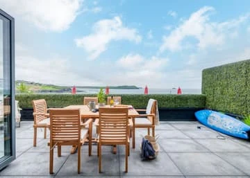 Why a Teak Outdoor Set Is the Best Choice for Year-Round Use