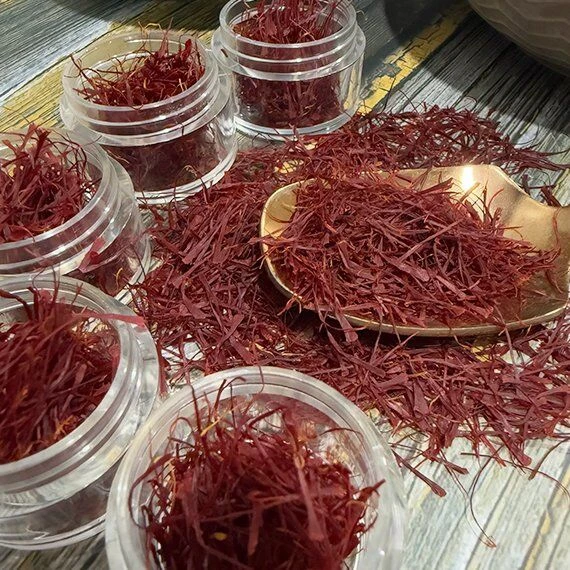 Golden Threads of Purity: Why Buying Kashmiri Saffron Online from Durfshan Is a Smart Choice