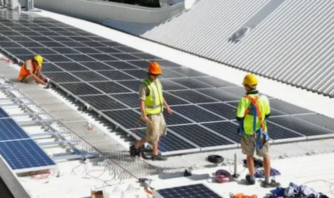 How Commercial Solar Panels Improve Brand Reputation and Attract Customers