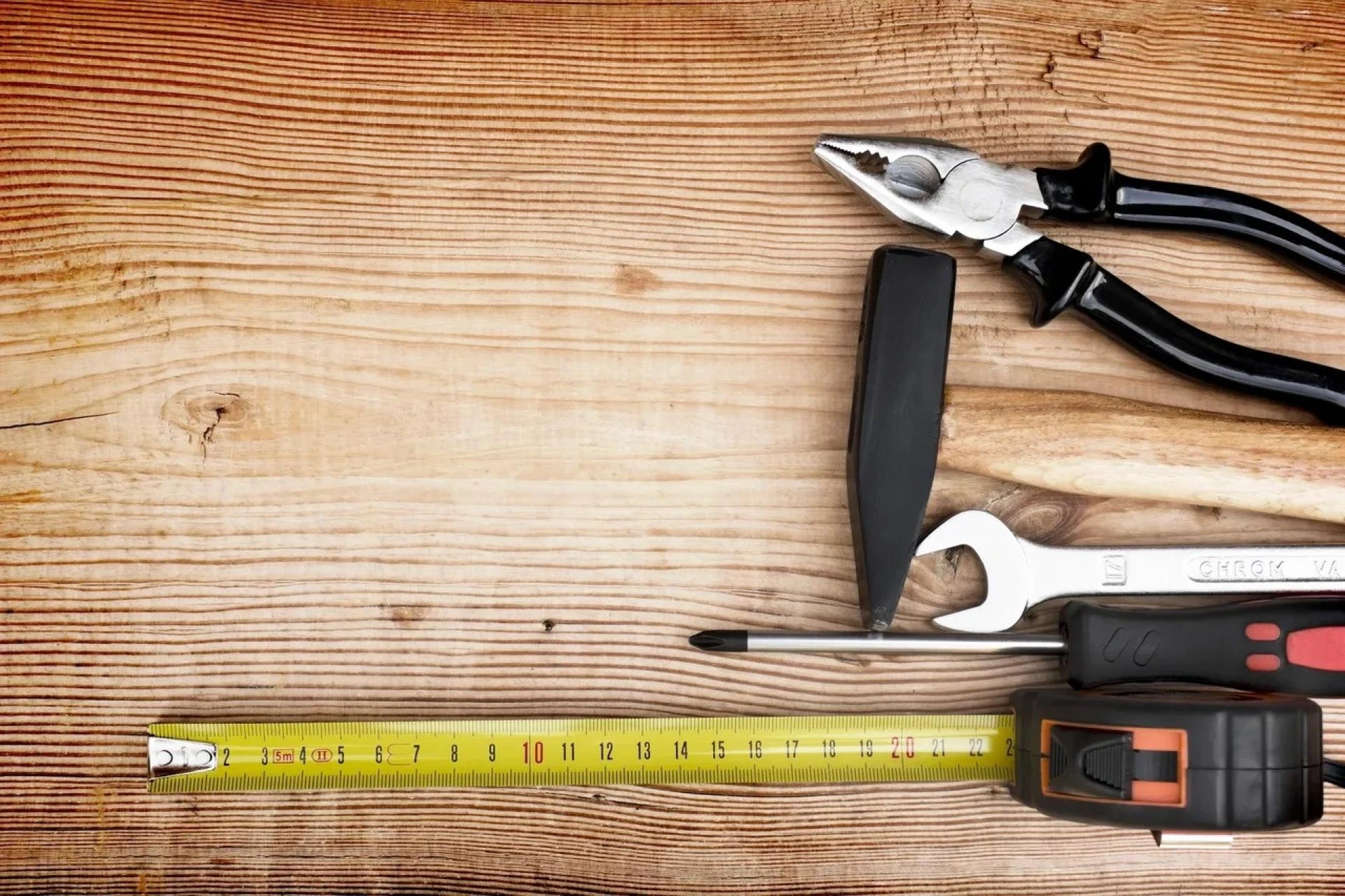 Built-In Brilliance: How Woodlyn Woodcraft Turns Empty Walls into Living Space with Custom Cabinets