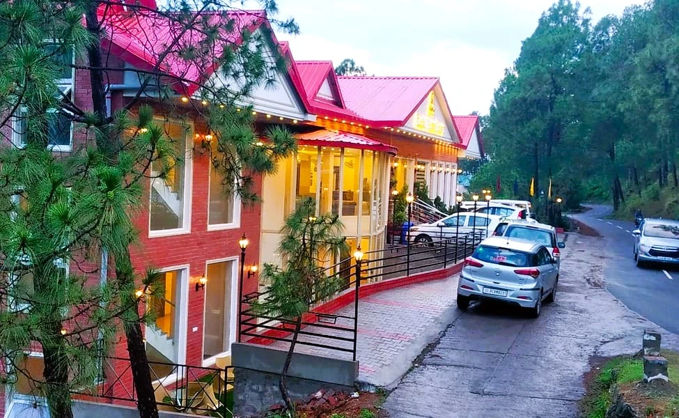 How Kasauli Resorts Combine Comfort with Himachali Culture!