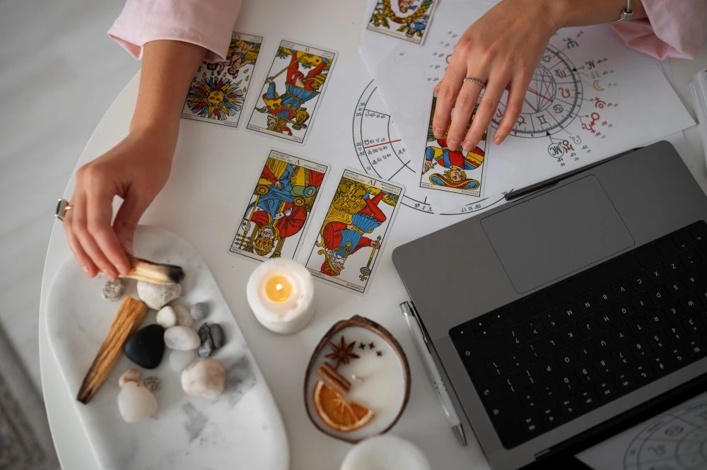 Horoscope Reader in Dallas – Accurate & Trusted Readings by Pandit Vikram Ji