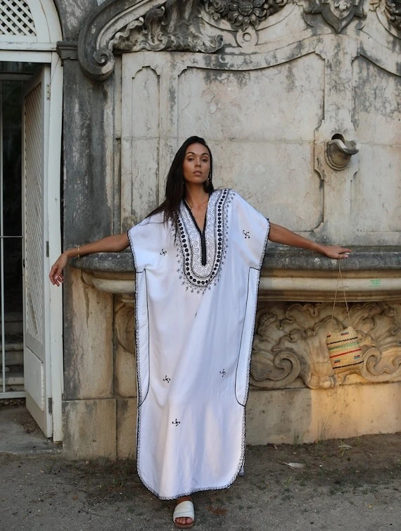 Stunning In White: The Versatility Of Women's Caftans