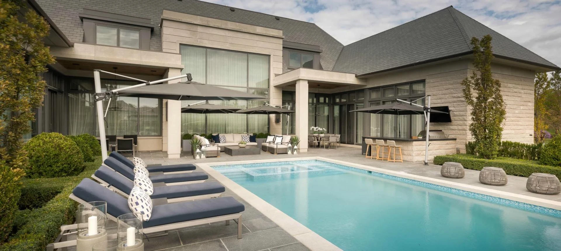 Designing outdoor elegance with Mississauga patio furniture