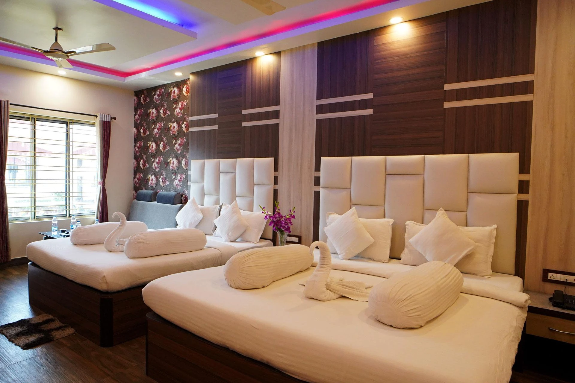 How much does a sea facing hotel cost in Mandarmani?