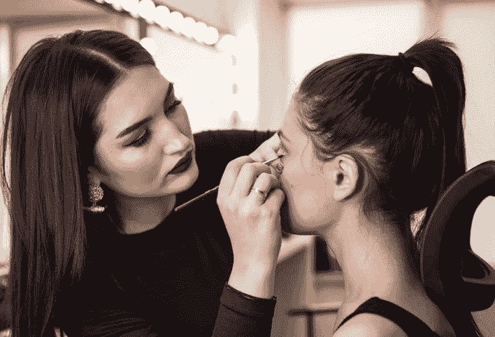 5 Things to Know Before Joining a Makeup Artist Course