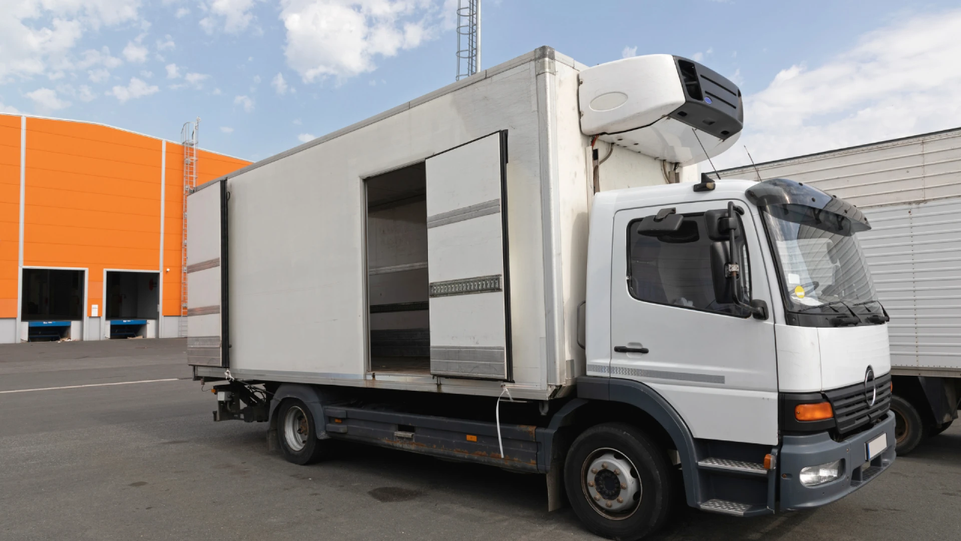Trusted Refrigerated Van Dubai Services for Efficient Cold Transport