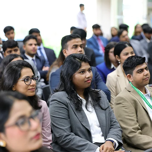 How to Choose the Right School for Your Master of Global Business Degree