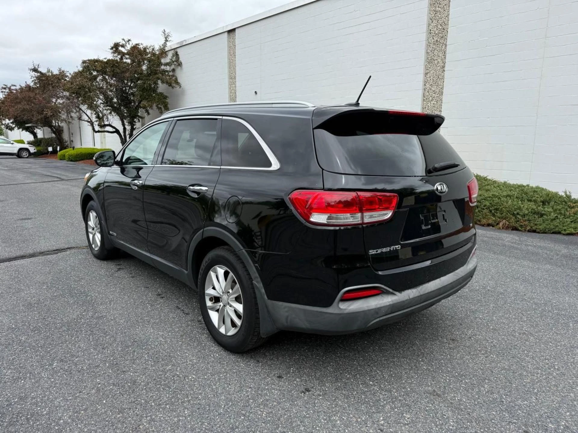 How Does a Salvage Reseller Help You Buy a Kia Sorento Salvage Title for Sale?