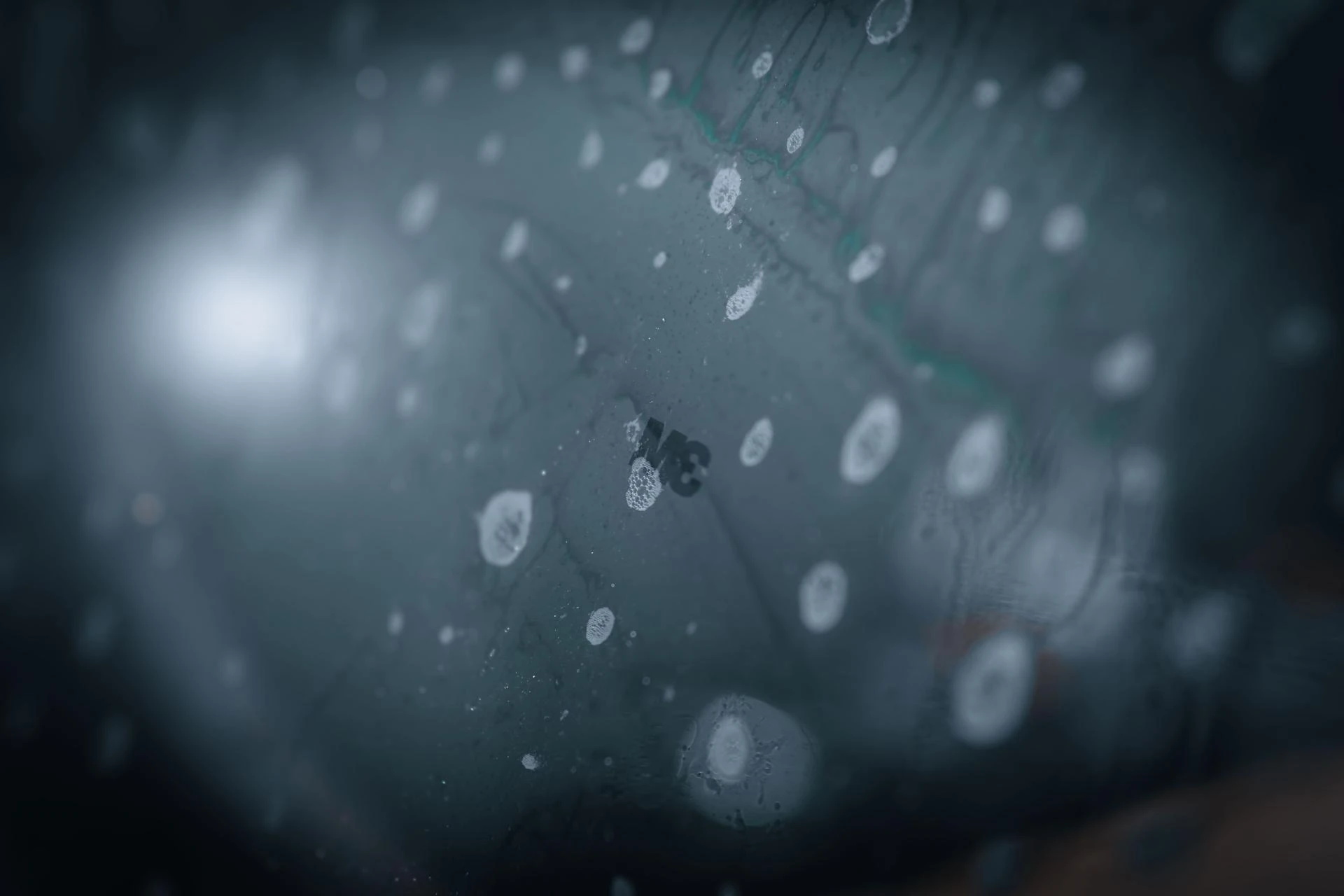 Vì sao nhiều xe mới dán phim xong lại bị bong mép sau 3 tháng?