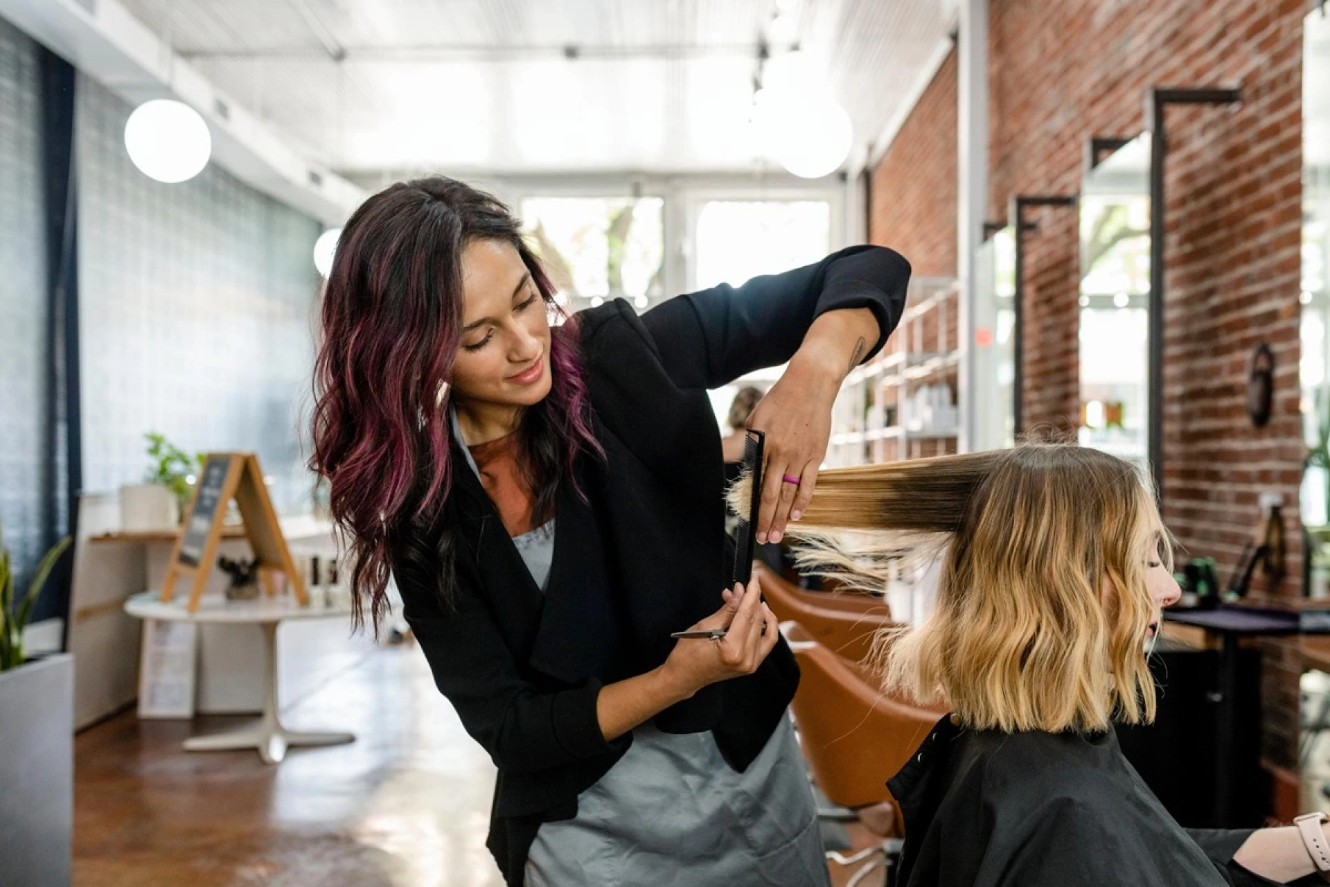 6 Effective Ways to Communicate with Your Hair Salon Clients