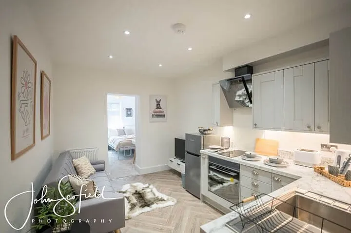 What Should You Expect from a Qualified Emergency Electrician in Eastbourne? Here’s What We Deliver