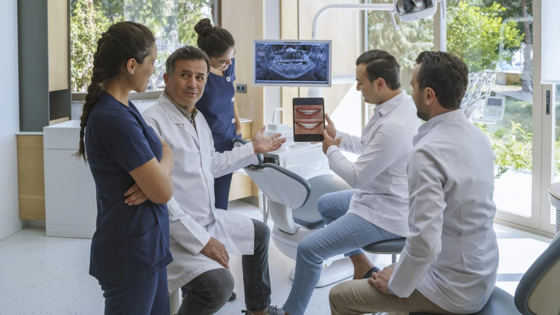 Best Dental Implants Dentists Near You: How to Choose a Specialist You Can Trust