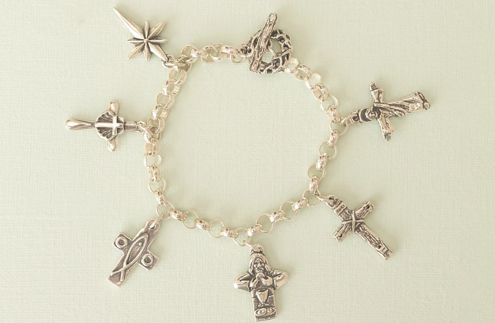 Stand Out in Style: How to Wear Jewelry That Celebrates Your Individuality 