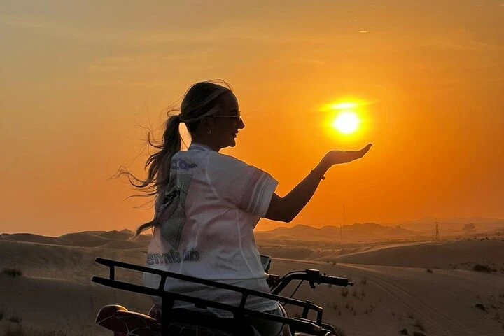 Sunset Desert Safari with BBQ Dinner and Live Shows