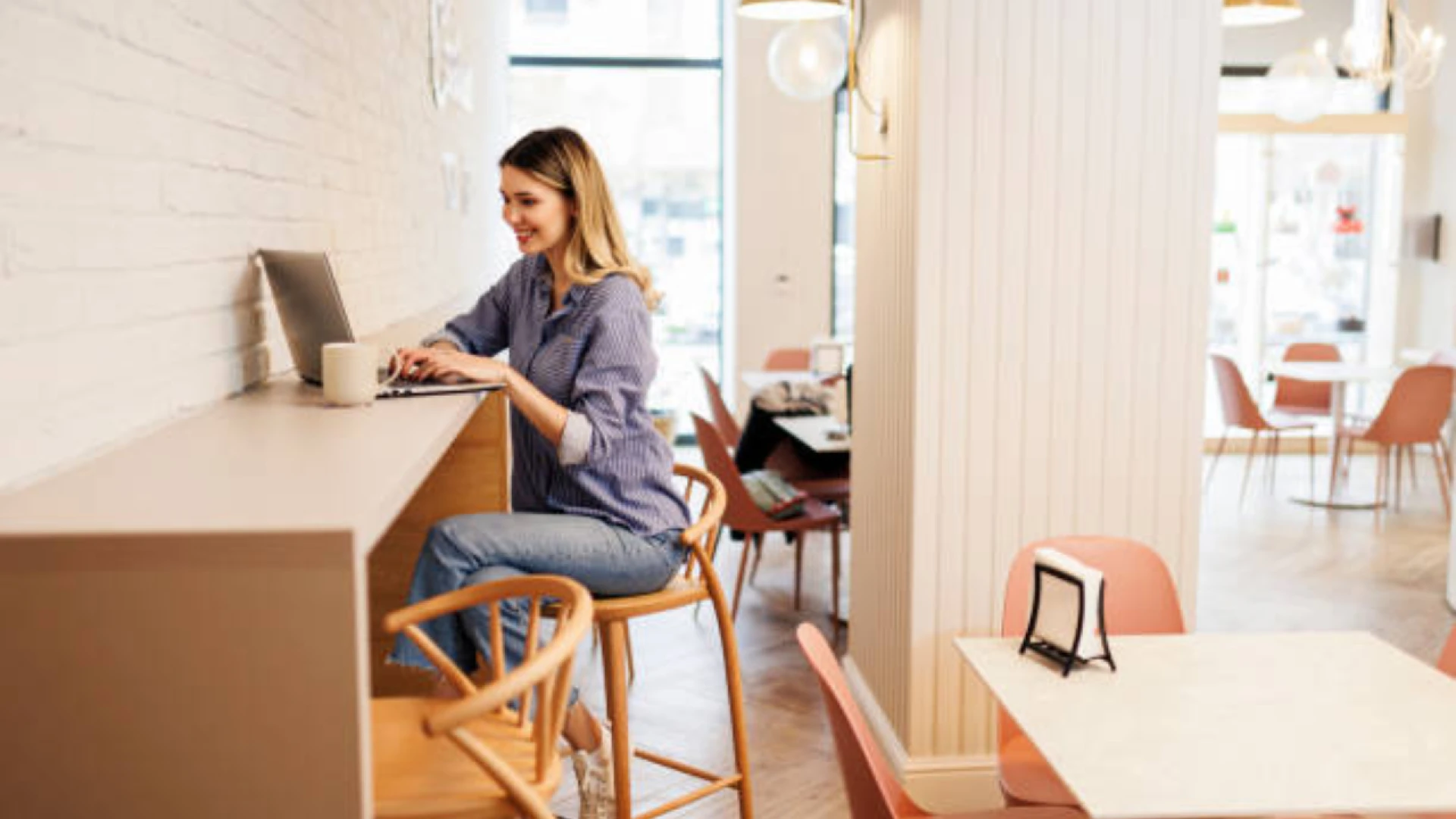 How a Metal Cafe Chair Completes Your Cafe Look?