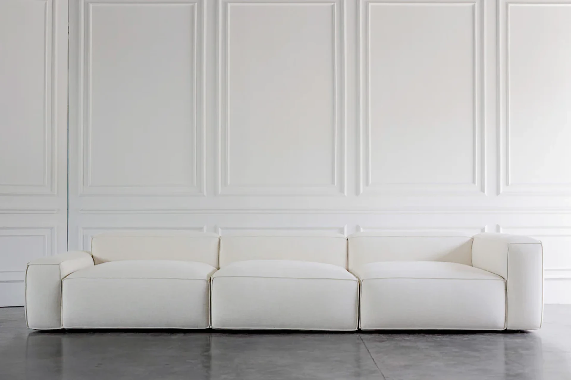 Where Elegance Meets Function: A Guide to Choosing Luxury Furniture and Coffee Tables in Dubai