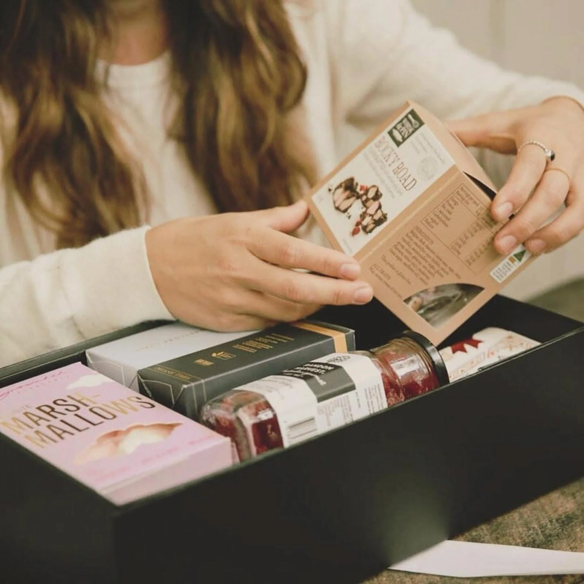 The Art of Gifting: A Guide to Wine Hampers and Gift Hampers