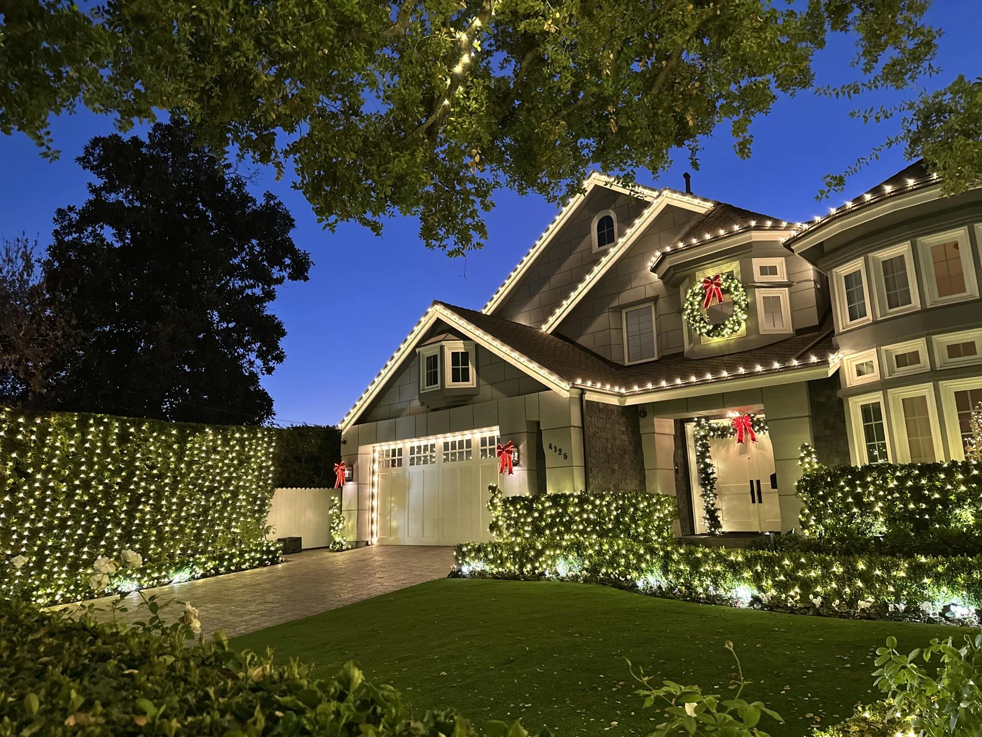 How to Install Outdoor Christmas Lights Like a Pro: 7 Steps