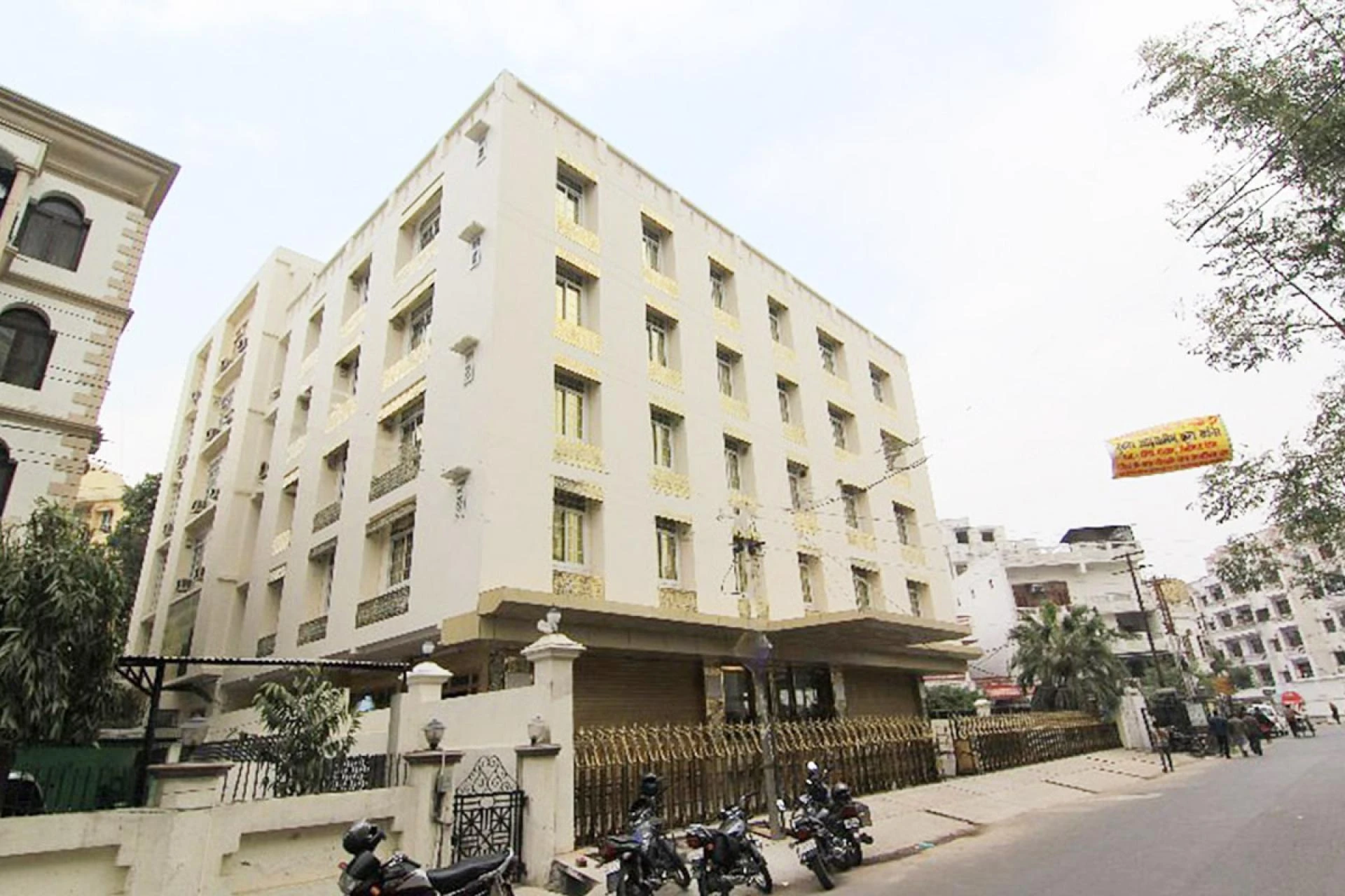 Easy Steps to Book Hotel in Hazratganj Lucknow | hotelgalaxygrand