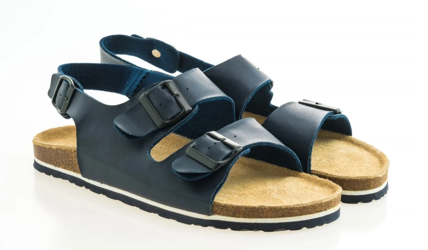 Top Men’s Slipper Trends for 2025: Comfort, Style, and Innovation