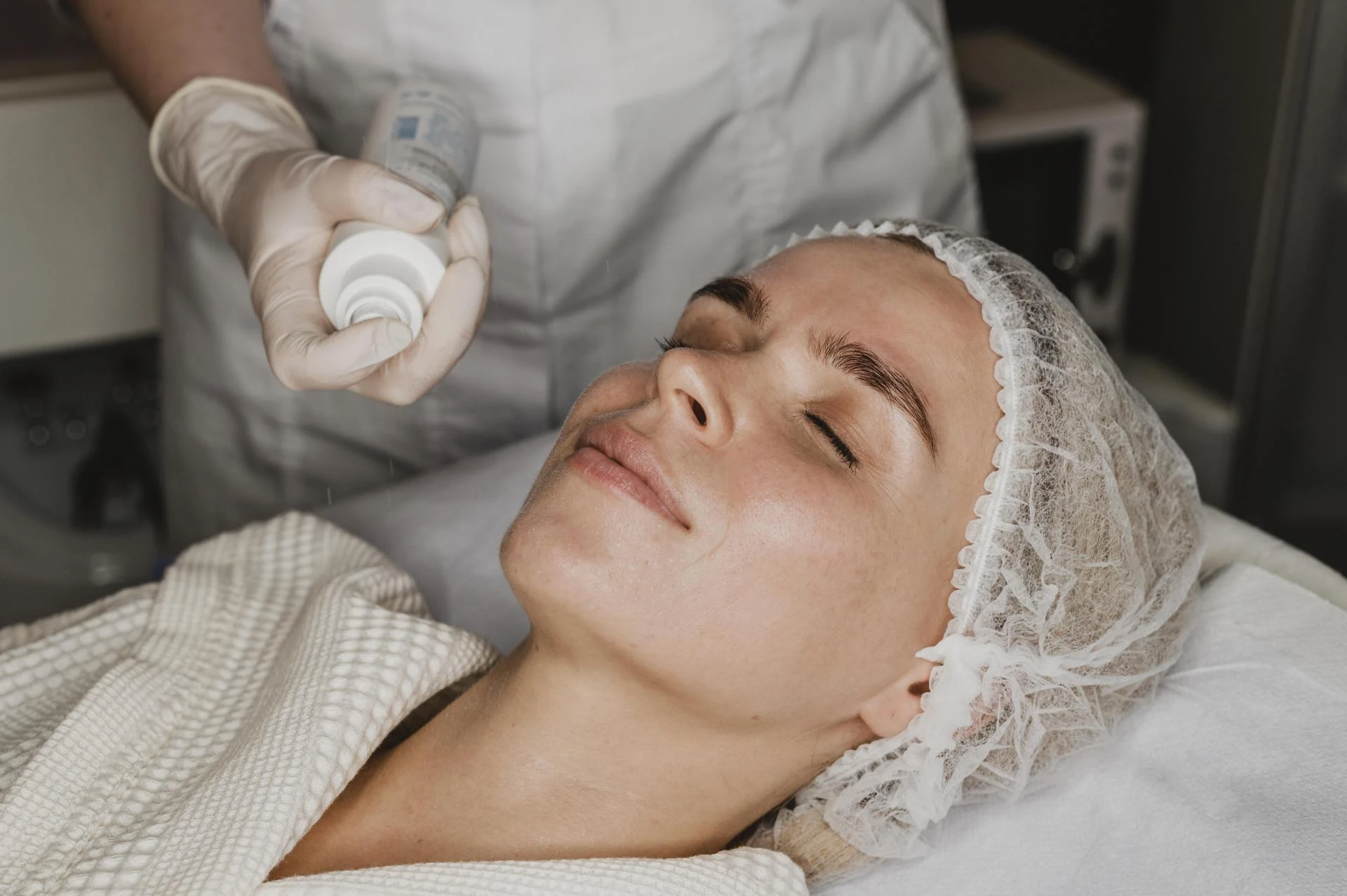 What Makes Skin Needling Different from Dermaplaning? 