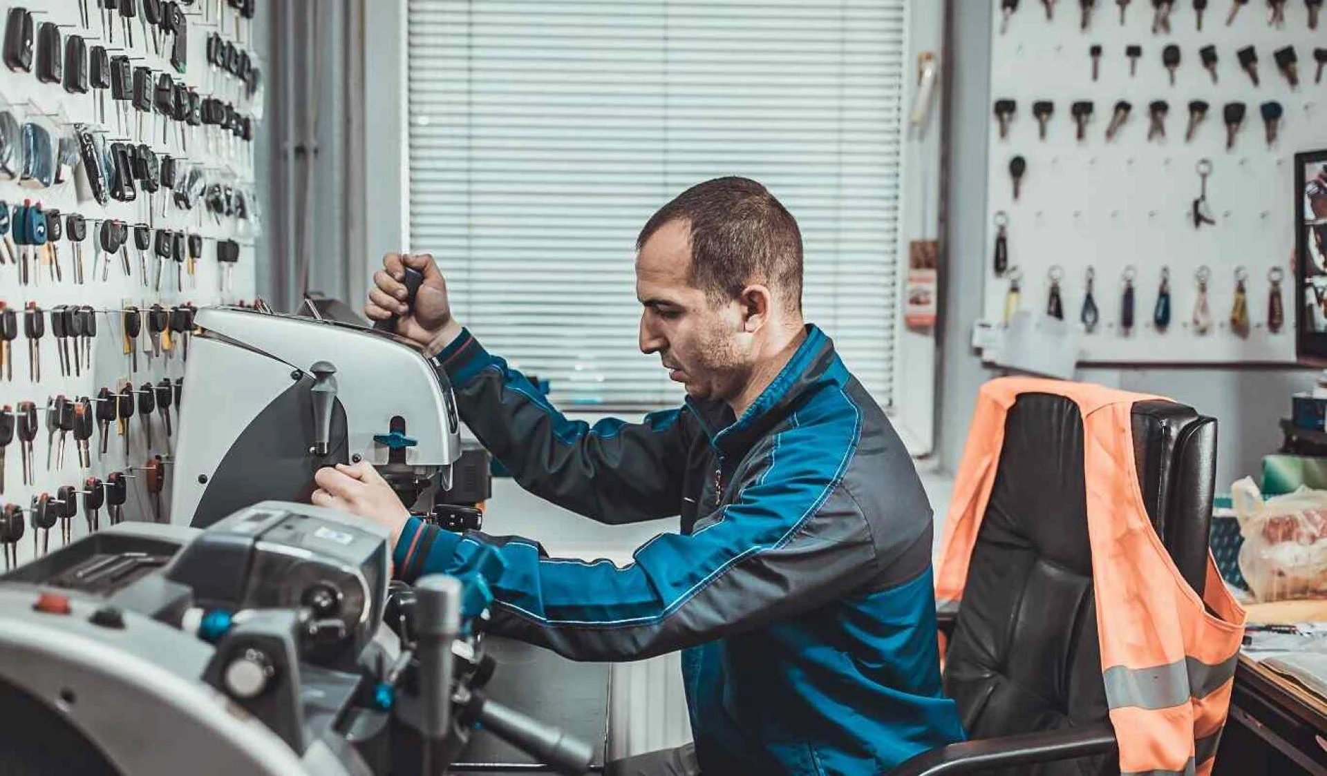 Car Key Replacement & Spare Car Key Services in Leigh