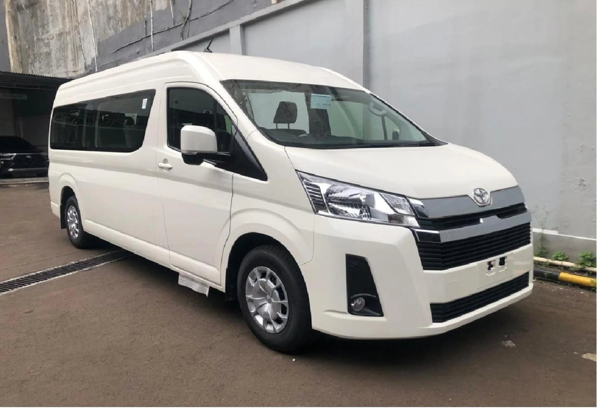 Kenyamanan Perjalanan Tanpa Batas Bersama Hiace Bandung