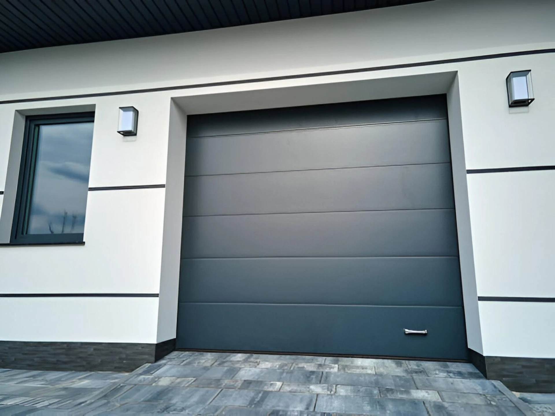 Professional Tips for Commercial Garage Door Maintenance in Pico Rivera