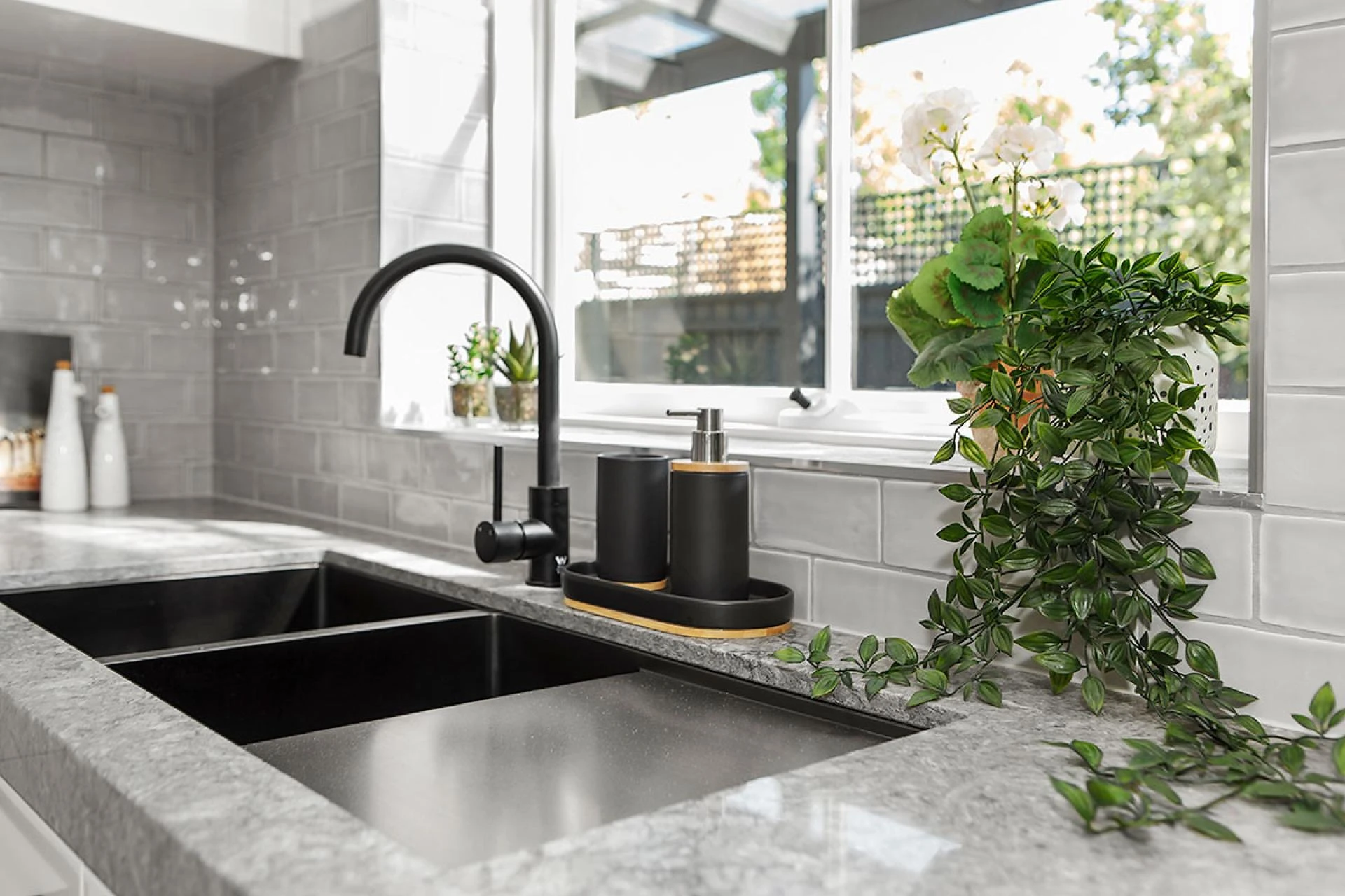 Stylish Kitchen Splashbacks to Enhance Kitchen