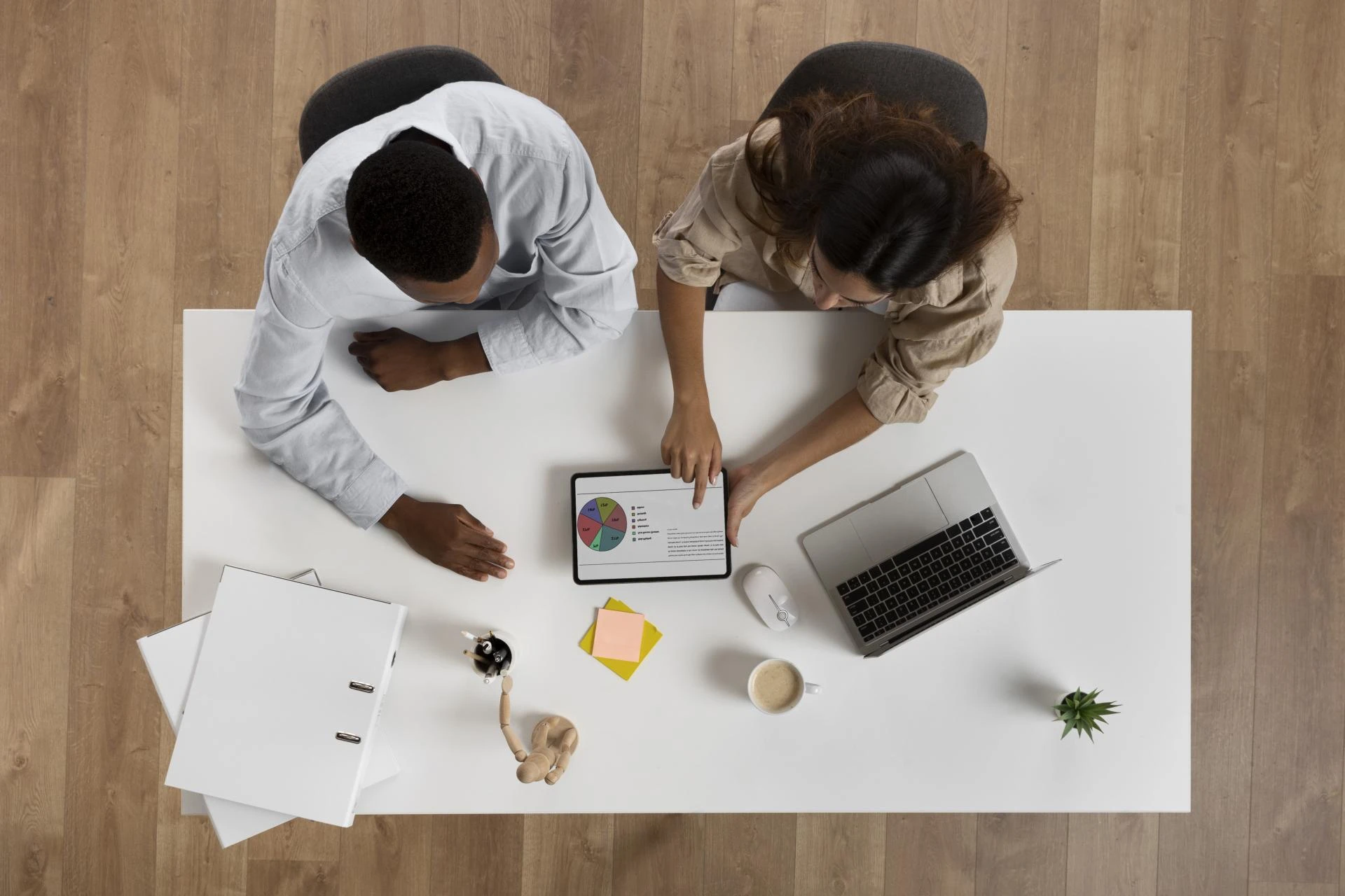 Why Tech Startups Prefer Outsourcing Over Freelancers 