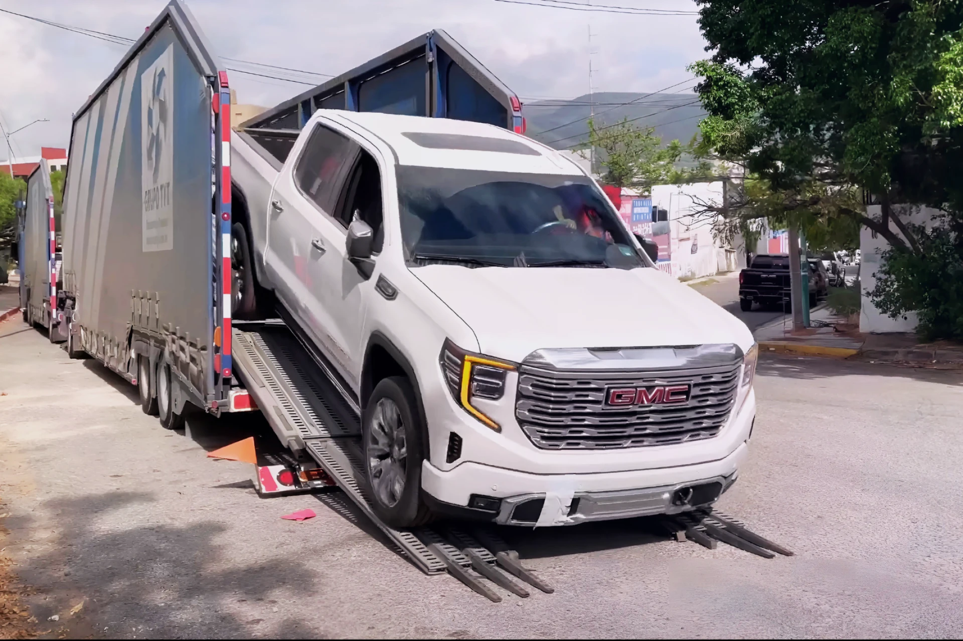 Fifth Wheel Transport Service: Safe and Reliable RV Shipping