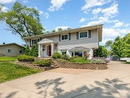 Spotlight on 1320 Jefferson Road – A Family-Friendly Gem in Hoffman Estates